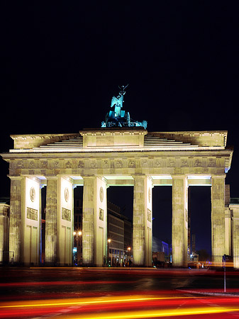 Fotos Brandenburger Tor mit Straßenverkehr