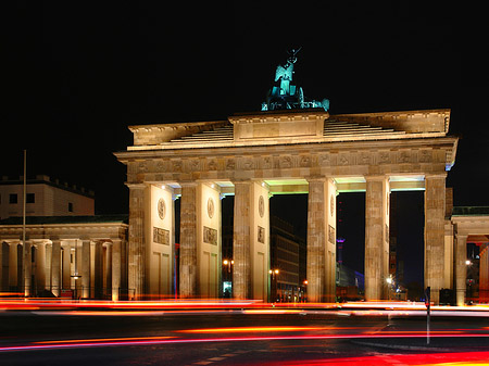 Fotos Brandenburger Tor mit Straßenverkehr | Berlin