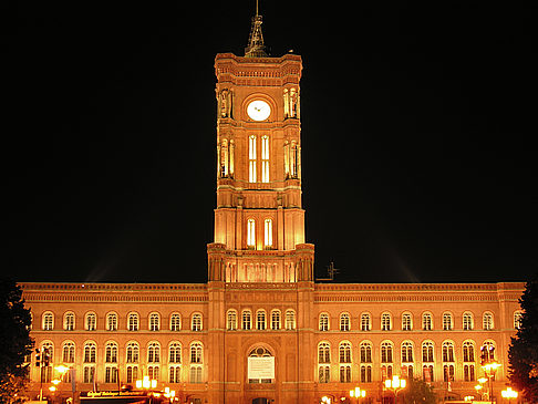 Foto Rotes Rathaus bei Nacht