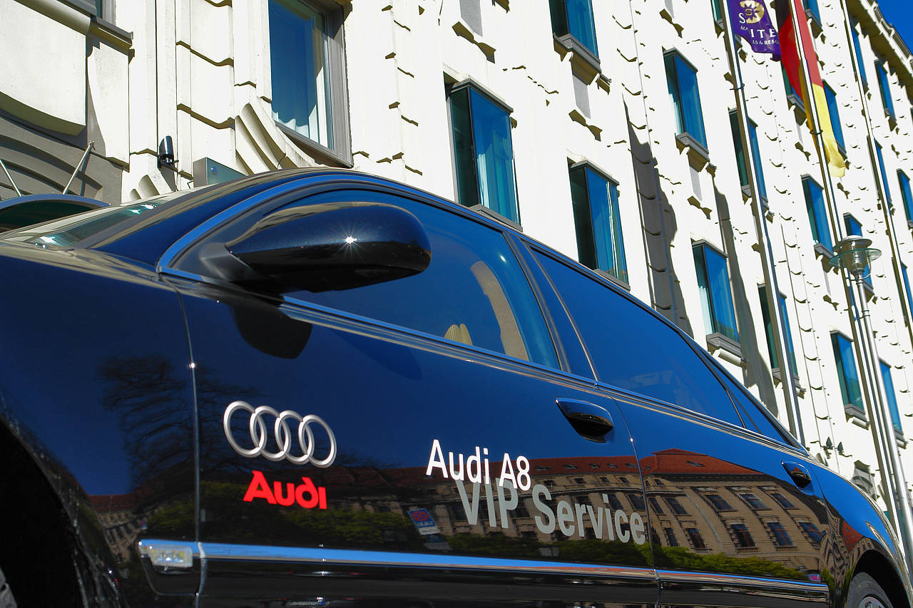 Foto Audi A8 am Gendarmenmarkt - Berlin