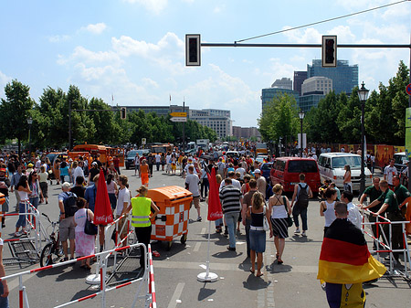 Weg zur Fanmeile Foto 