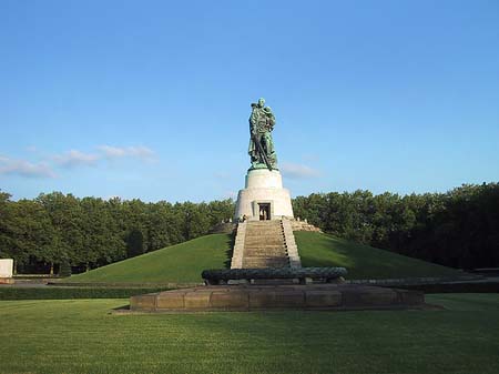 Sowjetisches Ehrenmal Fotos