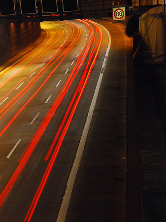 Autobahn bei Nacht Fotos