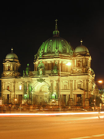 Foto Berliner Dom bei Nacht