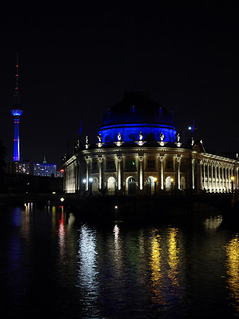 Foto Bodemuseum und Fernsehturm - Berlin