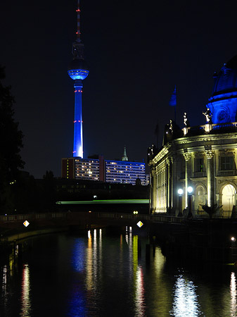 Foto Bodemuseum und Fernsehturm - Berlin
