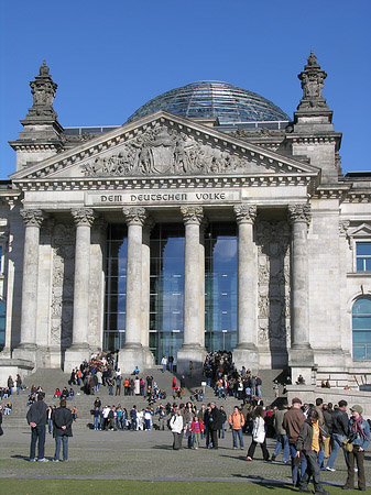 Foto Touristen am Reichstag - Berlin