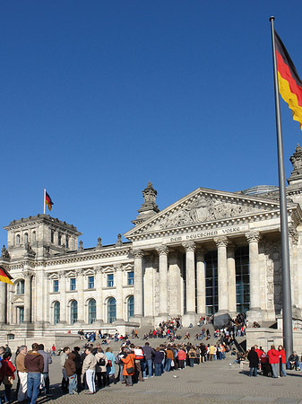 Touristen am Reichstag - Berlin (Berlin)