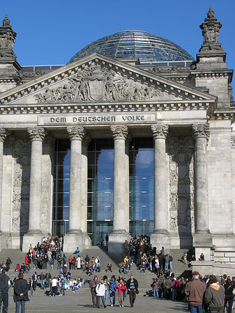 Touristen am Reichstag - Berlin (Berlin)