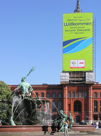 Foto Rotes Rathaus und Neptunbrunnen