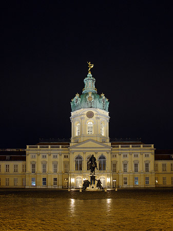 Fotos Platz vor dem Schloss Charlottenburg