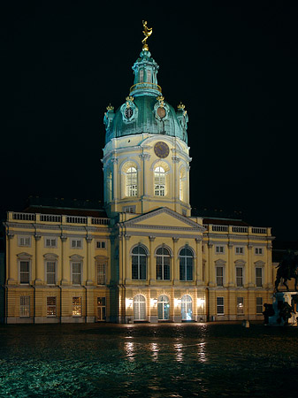 Platz vor dem Schloss Charlottenburg Fotos