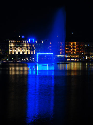 Fontäne auf der Binnenalster - Hamburg (Hamburg)