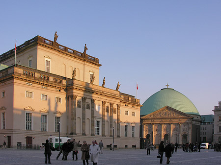 Foto Staatsoper und Kirche