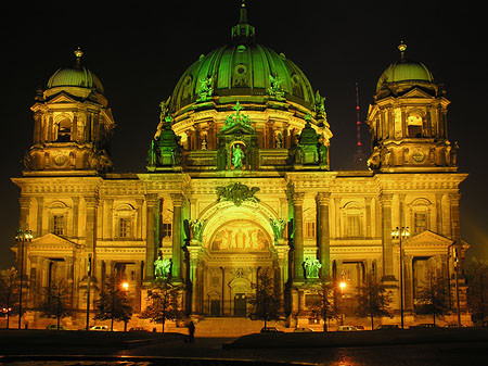 Foto Berliner Dom bei Nacht - Berlin