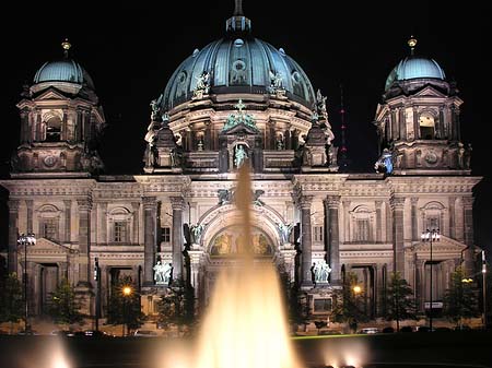 Berliner Dom bei Nacht