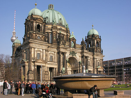 Dom und Suppenschüssel
