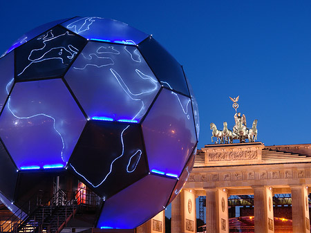 Brandenburger Tor bei Nacht Fotos
