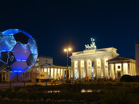 Brandenburger Tor bei Nacht Foto 
