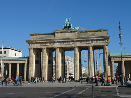Platz des 18. März Fotos