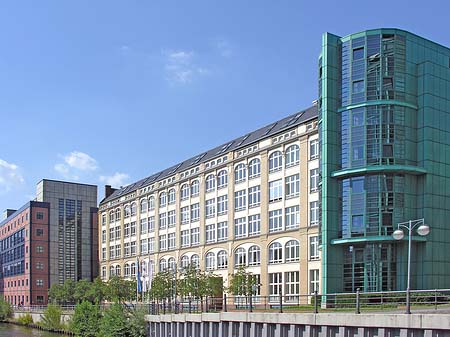 Foto Gebäude an der Spree - Berlin