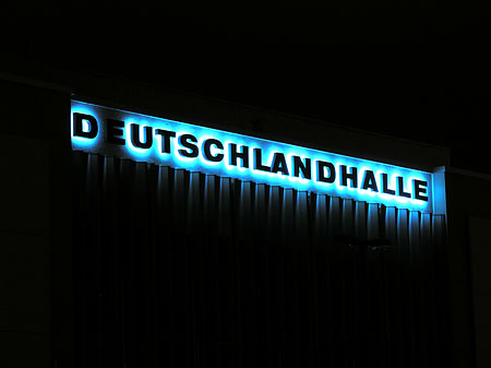 Deutschlandhalle bei Nacht - Berlin (Berlin)
