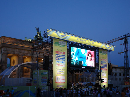 Foto Fanfest bei Nacht
