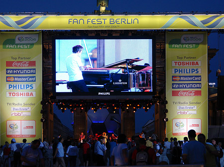 Fanfest bei Nacht Fotos