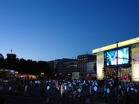 Fanfest bei Nacht Fotos