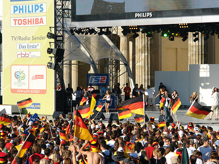 Bühne auf dem Fanfest Foto 