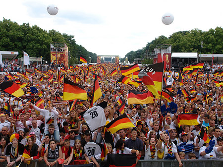 Foto Fahnenmeer - Berlin
