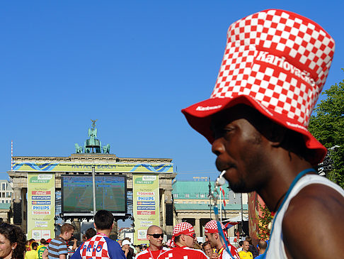 Fans am Brandenburger Tor