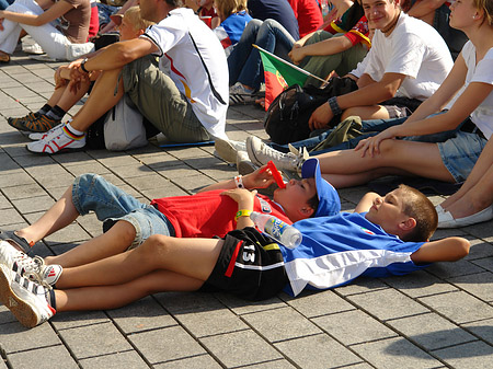 Foto Fans am Brandenburger Tor