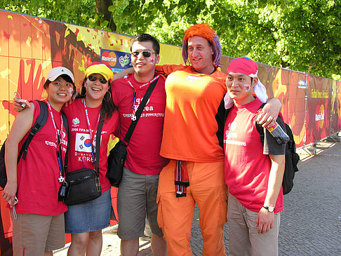 Fans am Brandenburger Tor
