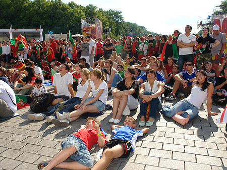 Fans am Brandenburger Tor