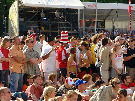 Fans am Brandenburger Tor