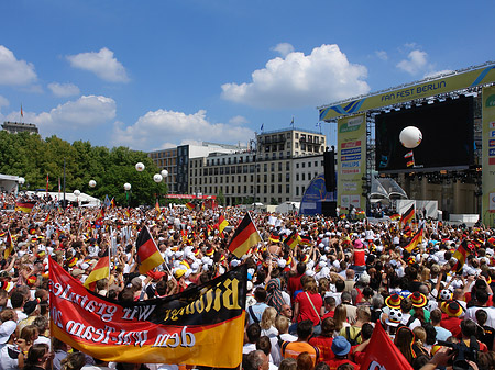 Leinwand und Fans Fotos