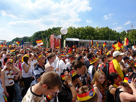 Fanfest - Menchenmasse Fotos