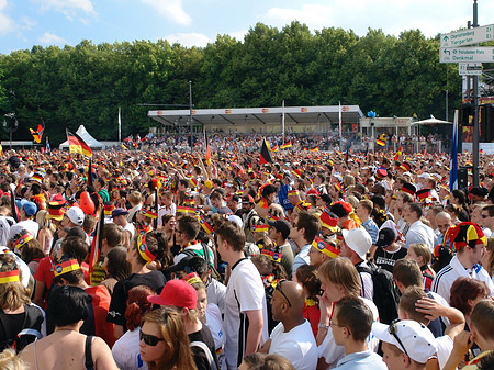 Fanfest - Menchenmasse Fotos
