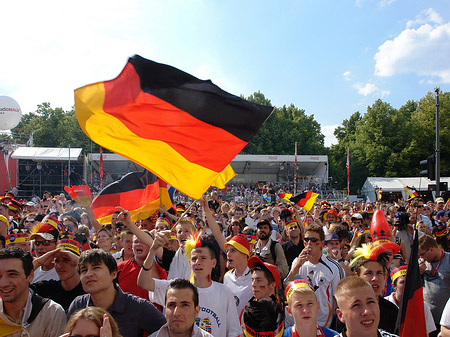 Fanfest - Menchenmasse Foto 