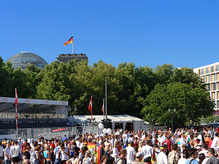 Foto Fanmeile am Reichstag - Berlin