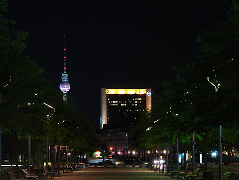 Foto Fernsehturm bei Nacht