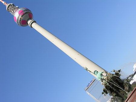 Fernsehturm mit Neptunbrunnen