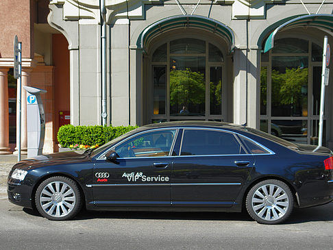 Audi A8 am Gendarmenmarkt - Berlin (Berlin)