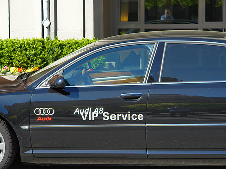 Audi A8 am Gendarmenmarkt - Berlin (Berlin)