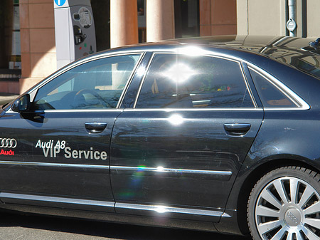 Audi A8 am Gendarmenmarkt - Berlin (Berlin)