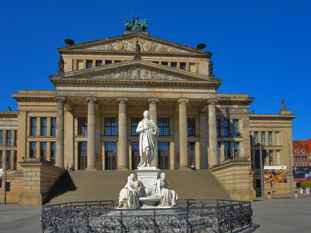 Schillerdenkmal mit Konzerthaus Fotos