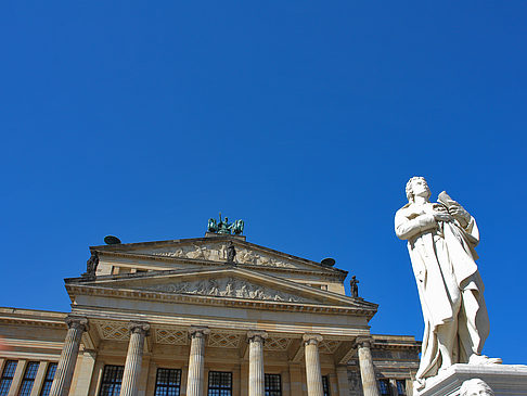 Foto Schillerdenkmal mit Konzerthaus - Berlin