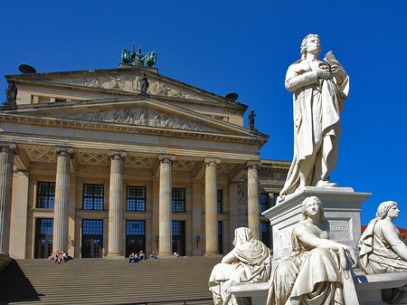 Foto Schillerdenkmal mit Konzerthaus