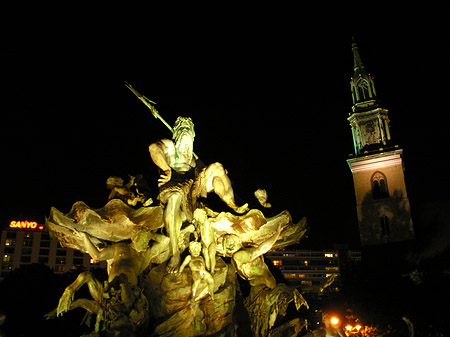Foto Neptunbrunnen bei Nacht